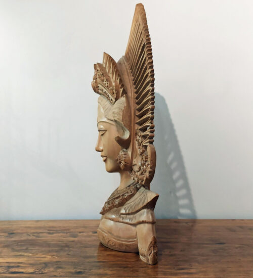 Large Jangger sculpture side