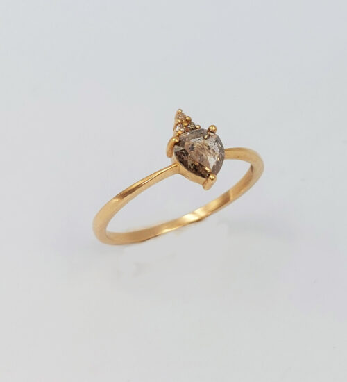 grey-diamond-18ct-gold-ring