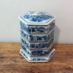 Chinese-stacking-porcelain-box