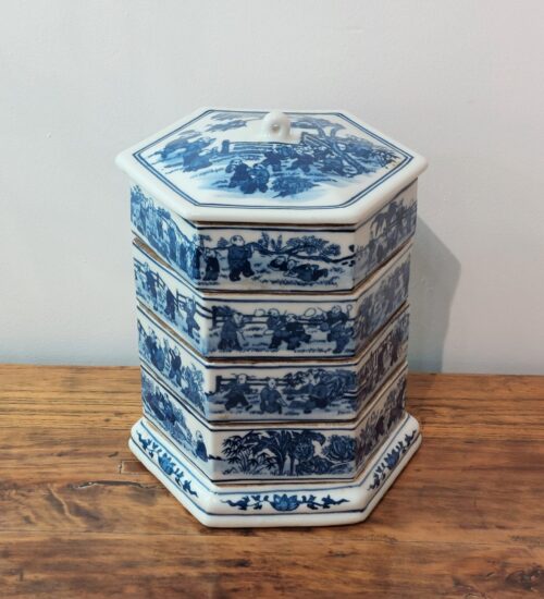 Chinese-stacking-porcelain-box