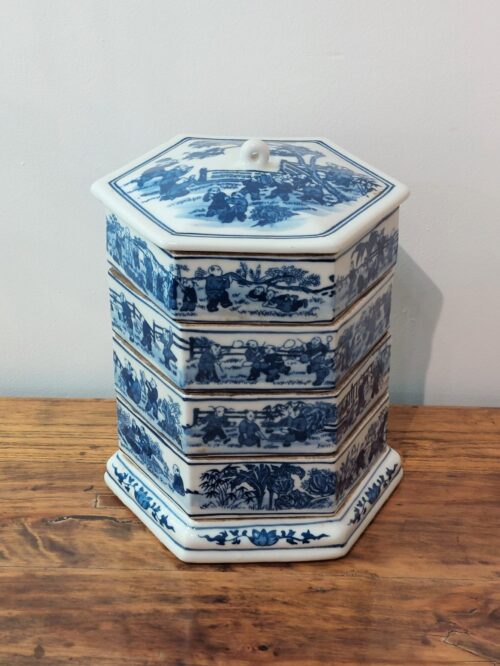 Chinese-stacking-porcelain-box