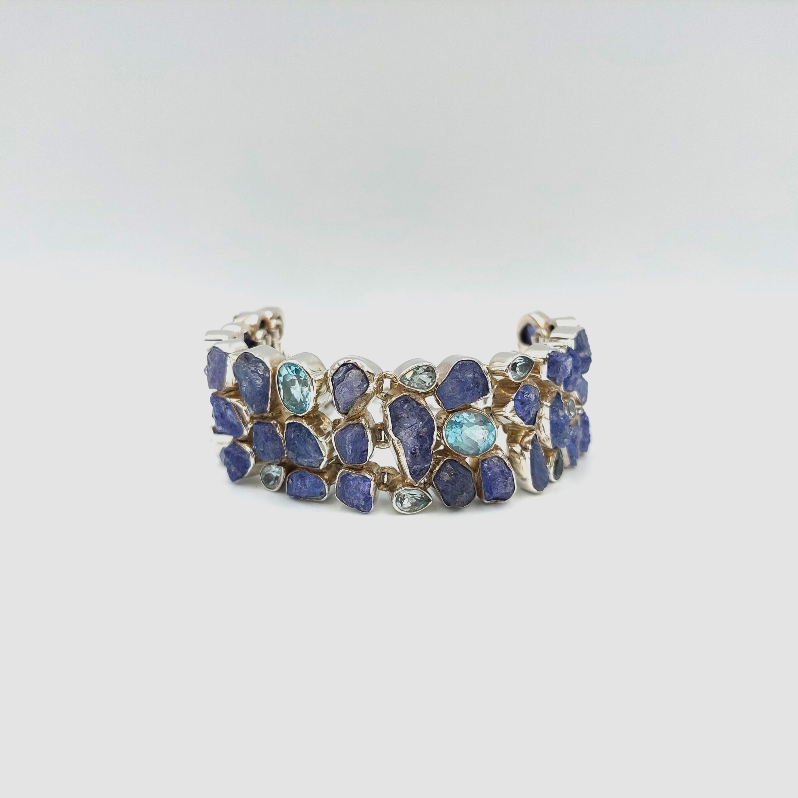 9ct White Gold Blue Topaz Bracelet 7.5