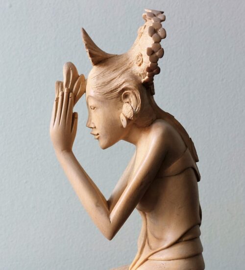 Balinese-praying-girl-carving