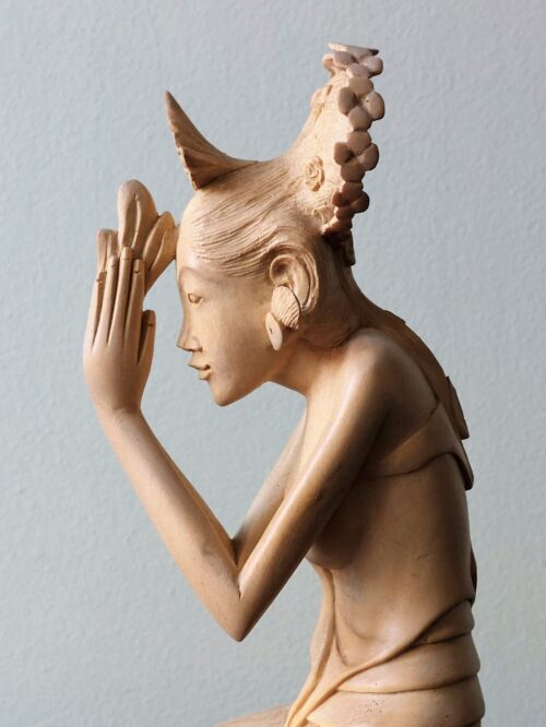Balinese-praying-girl-carving
