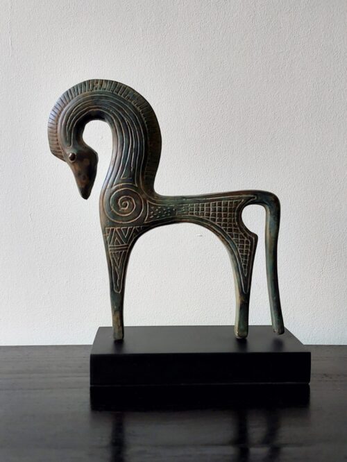 bronze-trojan-horse-sculpture