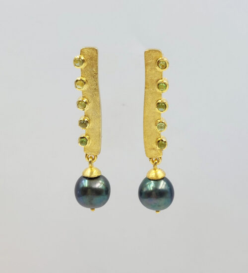 peacock-pearls-gold-stud-earrings