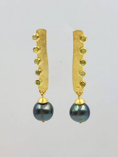 peacock-pearls-gold-stud-earrings