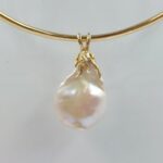 large-baroque-pearl-solid-gold