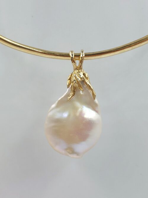 large-baroque-pearl-solid-gold