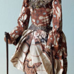 old-style-wooden-puppets