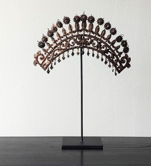 dance-crown-indonesia-antique