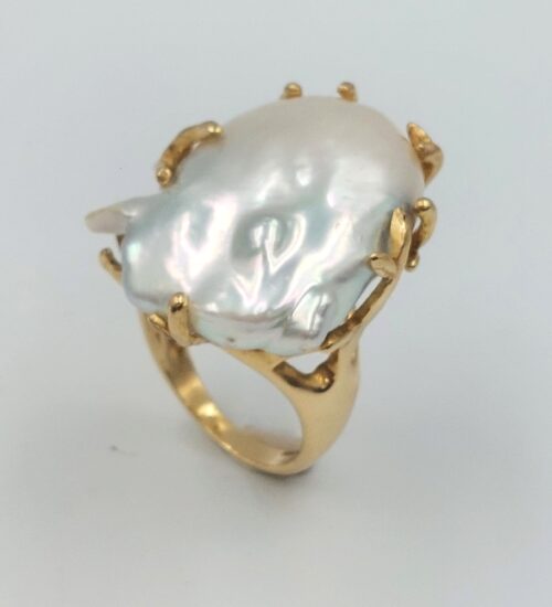 molten-gold-large-pearl-ring