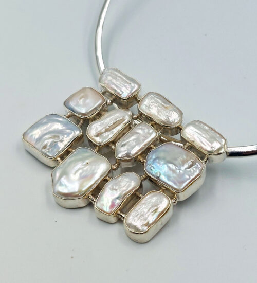 statement-white-pearl-pendant