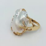 white-baroque-pearl-solid-gold