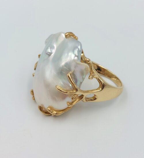white-baroque-pearl-solid-gold